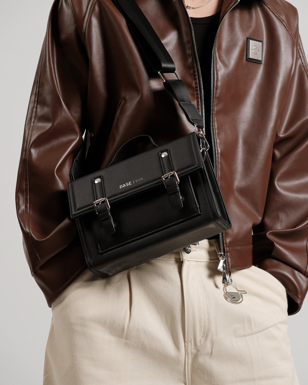 Structura Flap Crossbody - Black