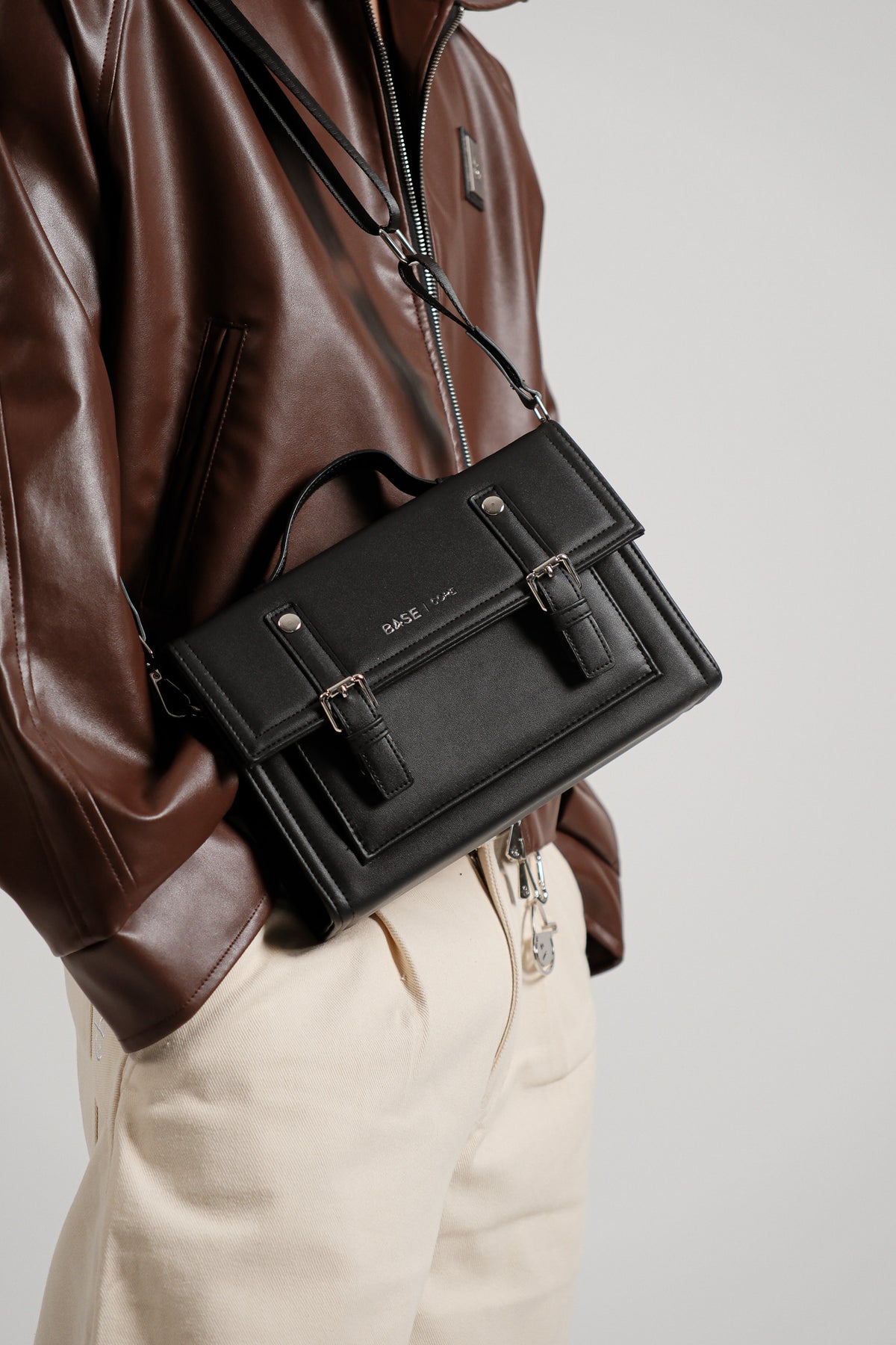 Structura Flap Crossbody - Black